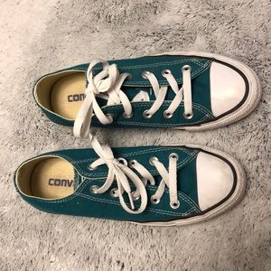 dark blue/green low top converse. 4 in m, 6 in w.